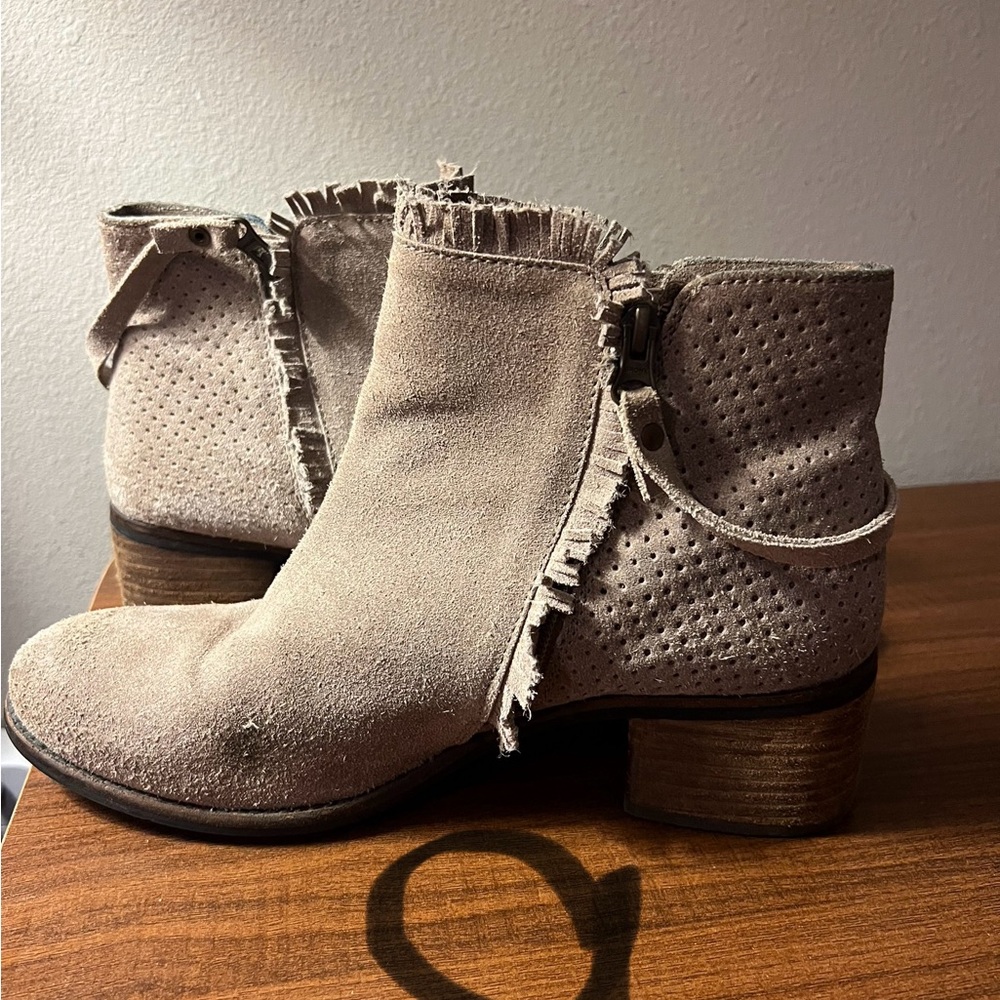 Fringe Suede Ankle Boots - Tan
